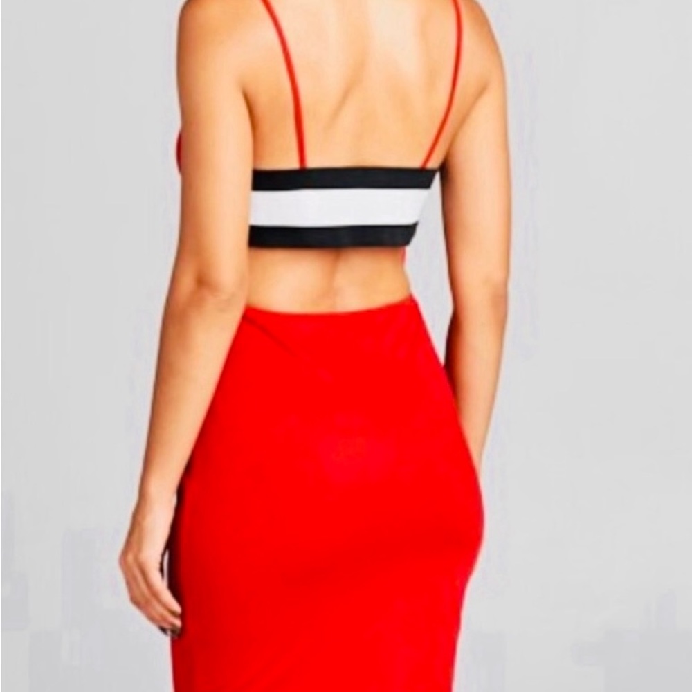 Red dress - Picture 2 of 2